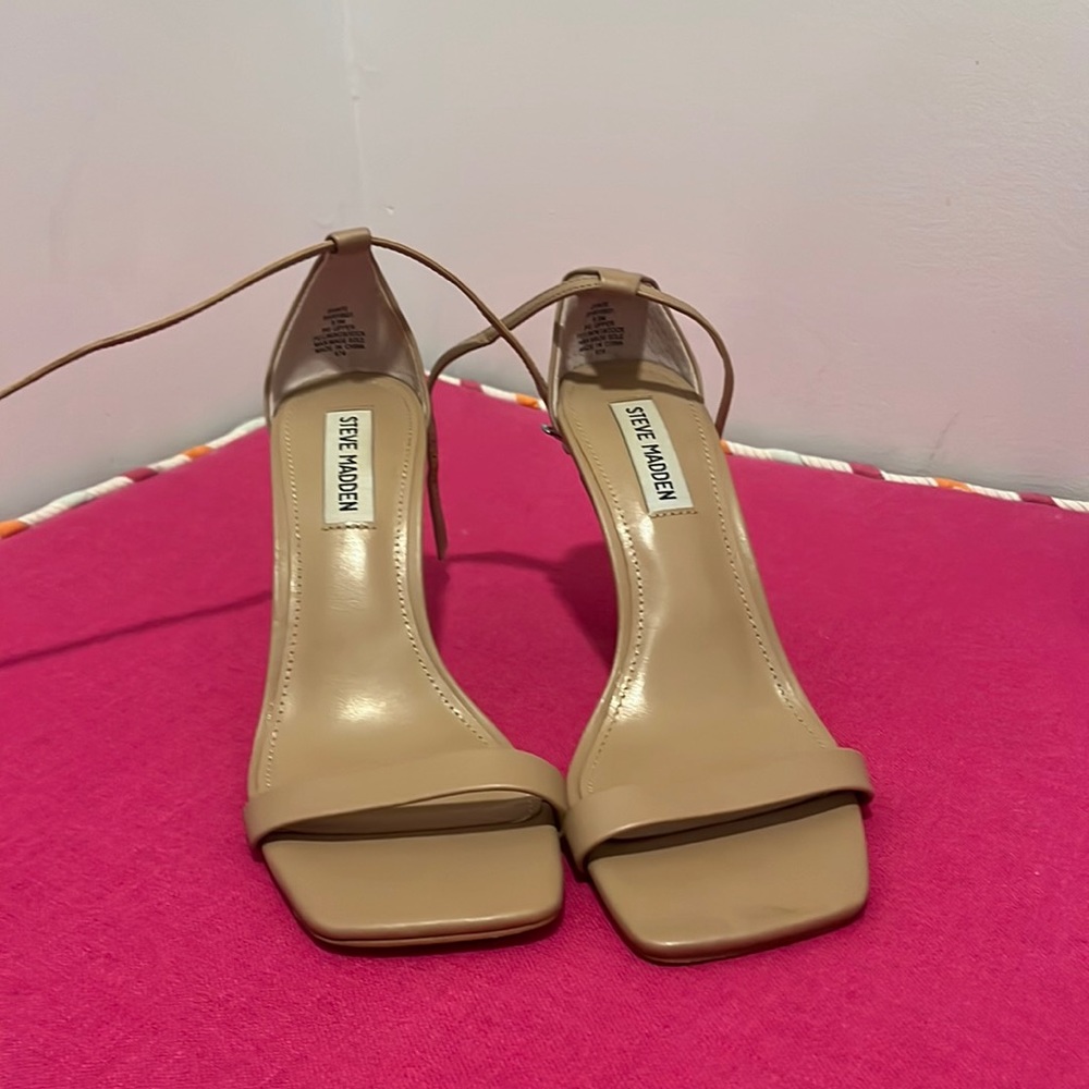 Steve Madden nude heels